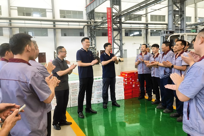 清涼送一線(xiàn) 員工暖心懷 開(kāi)投集團“夏送清涼”關(guān)愛(ài)捷能一線(xiàn)員工